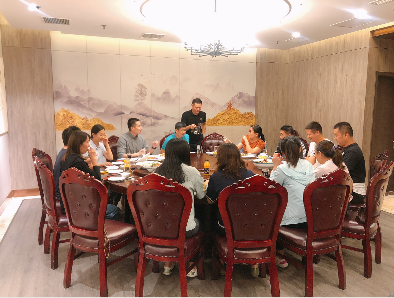 天正恒業(yè)全員齊聚